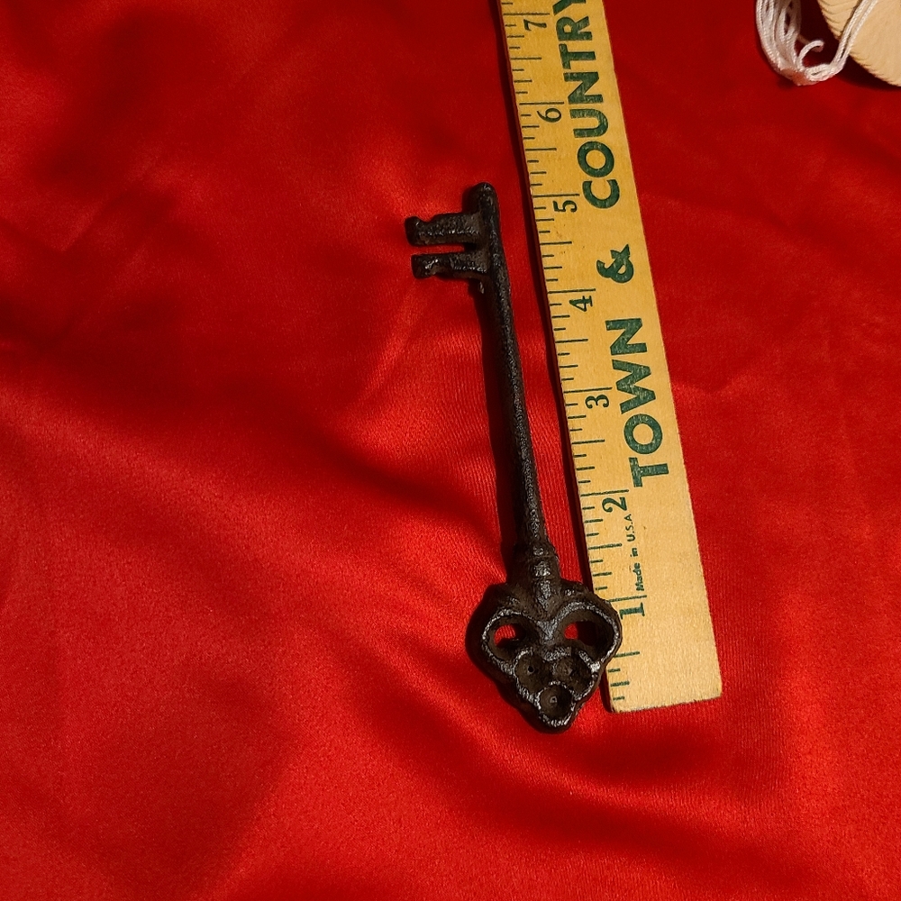 Large Vintage Key - Picture 5 of 14